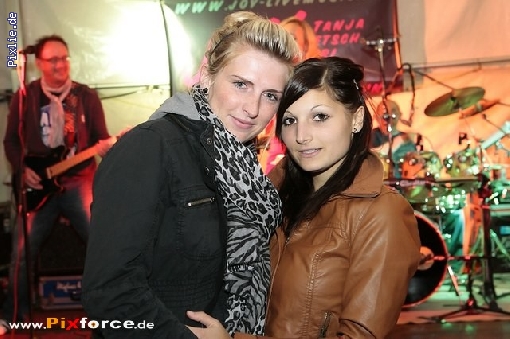 http://www.joy-livemusic.de/pixlie/cache/vs_2011-08-08%20Kirwa%20Raumetengruen_Raumetengruen2011-08-08_eddi_027.jpg