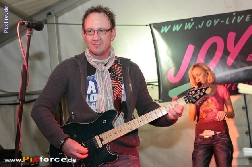 http://www.joy-livemusic.de/pixlie/cache/vs_2011-08-08%20Kirwa%20Raumetengruen_Raumetengruen2011-08-08_eddi_065.jpg