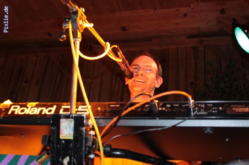 http://www.joy-livemusic.de/pixlie/cache/vs_2011-09-25%20Oktoberfest%20Neida_joy_003.jpg
