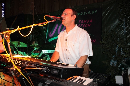 http://www.joy-livemusic.de/pixlie/cache/vs_2011-09-25%20Oktoberfest%20Neida_joy_011.jpg