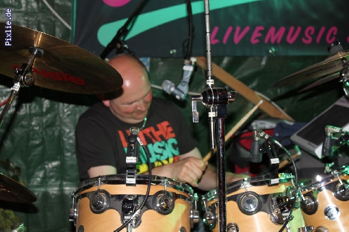 http://www.joy-livemusic.de/pixlie/cache/vs_2011-09-25%20Oktoberfest%20Neida_joy_017.jpg