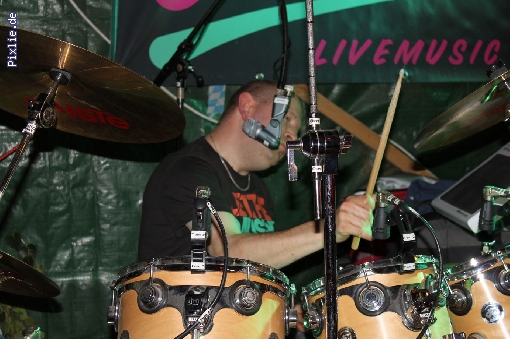 http://www.joy-livemusic.de/pixlie/cache/vs_2011-09-25%20Oktoberfest%20Neida_joy_018.jpg